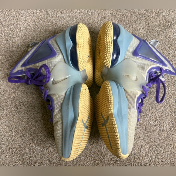 Nike - Unisex 2022 LeBron 19 GS 'Easter' High Top Sneaker - Sz 4 Y- Multi Color - Picture 6 of 11